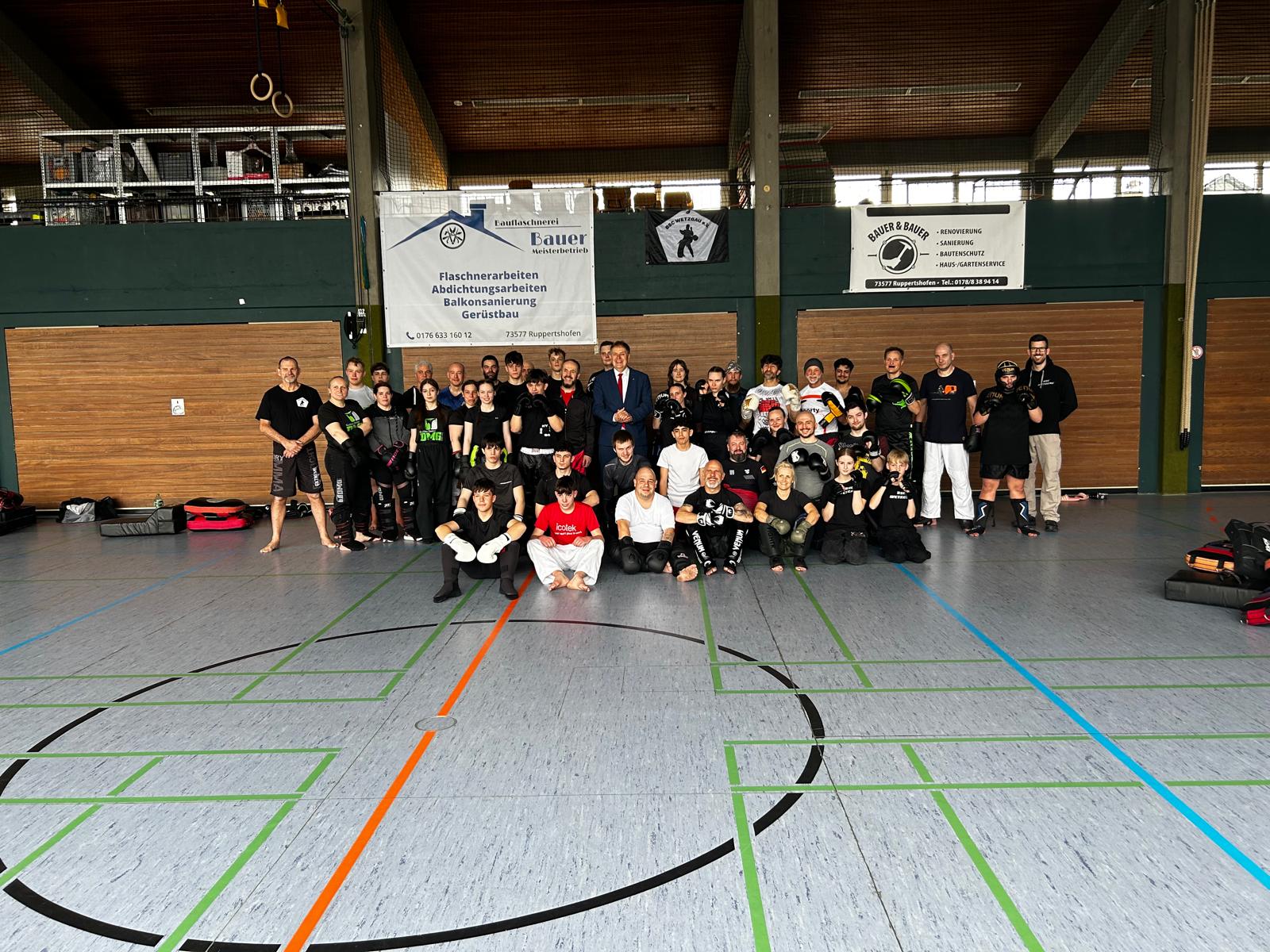 Kickbox-Legenden Giuseppe De Mitri und Walter Oswald beim Training im BSC Wetzgau in Schwäbisch Gmünd.