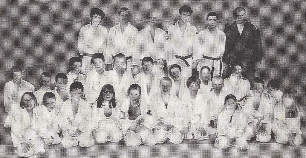 Tom Herold (6. Dan) demonstriert Wurftechniken beim Judo-Lehrgang des BSC Wetzgau.