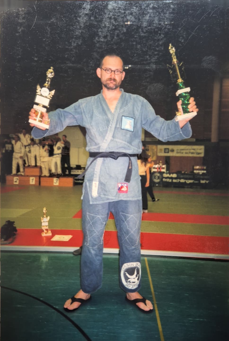German Open BJJ 2003: Gerold Bauer vom BSC Wetzgau e.V. mit seinen zwei Pokalen in Lahr.